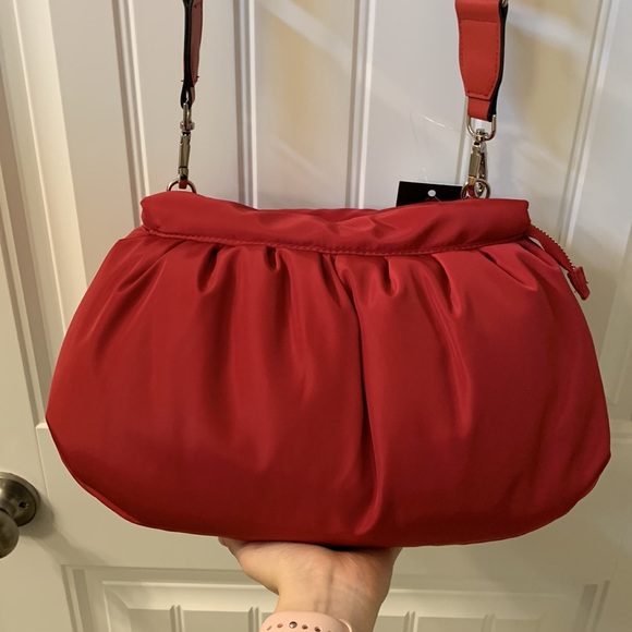 Steve Madden Puffy Dumpling Clutch Red Crossbody - Picture 5 of 16